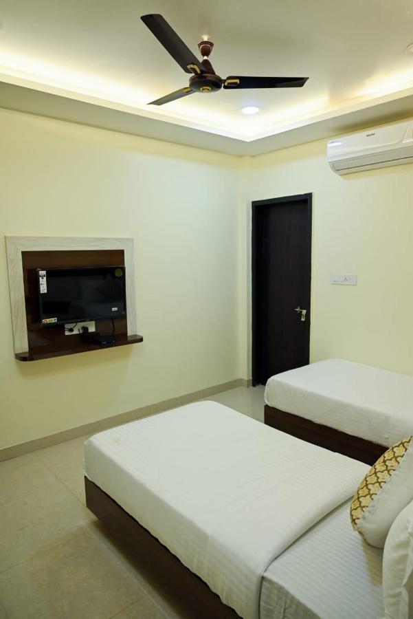 Hotel Golden Bliss Bhopál Kültér fotó