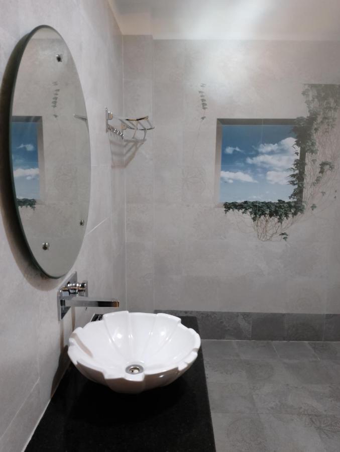 Hotel Golden Bliss Bhopál Kültér fotó